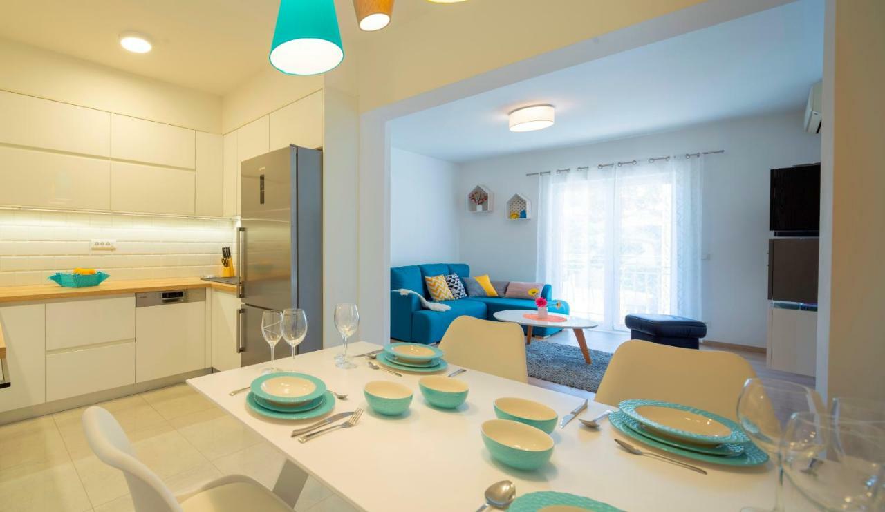 Pjero 3+2 * Makarska